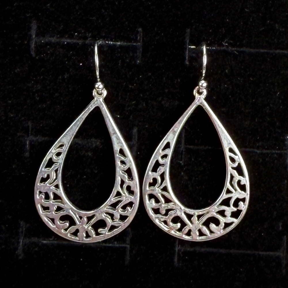 Vintage Silvertone Teardrop Pierced Earrings